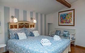 Romantic And Charming Apartments